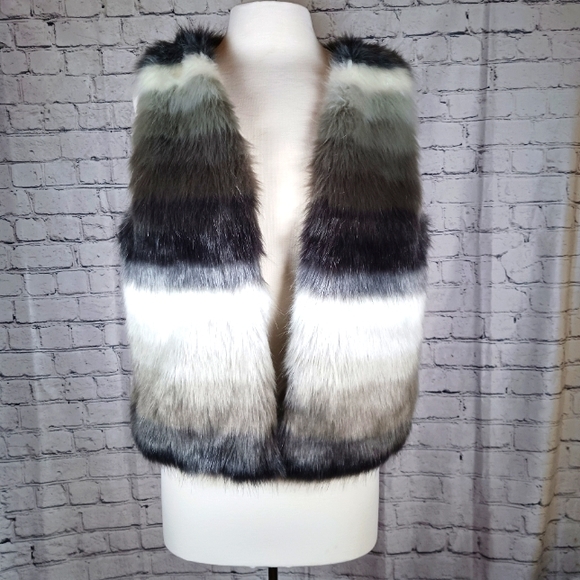 Skies Are Blue Jackets & Blazers - SKIES ARE BLUE Open Front Faux Fur Vest Gray Size Med